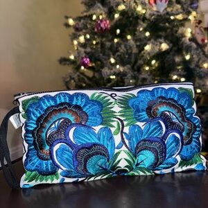 Beautiful Vibrant Blue & White Sam Well Embroidered Wristlet Clutch like new